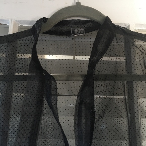 Sheet top with small polka dots and tie at neck - Picture 3 of 3